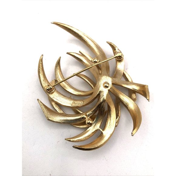 Vintage TRIFARI  Brooch Polished and Textured Floral Spray Goldtone Brooch - Picture 5 of 8